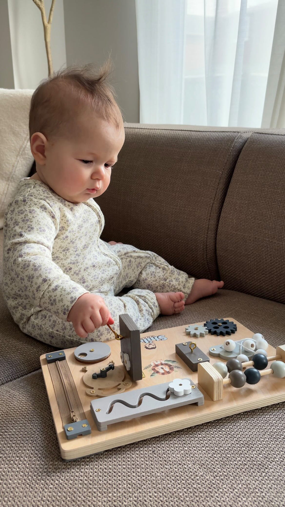Baby playing with the Shiloh Board. Courtesy of Jenna Robbins (the.robinshome)